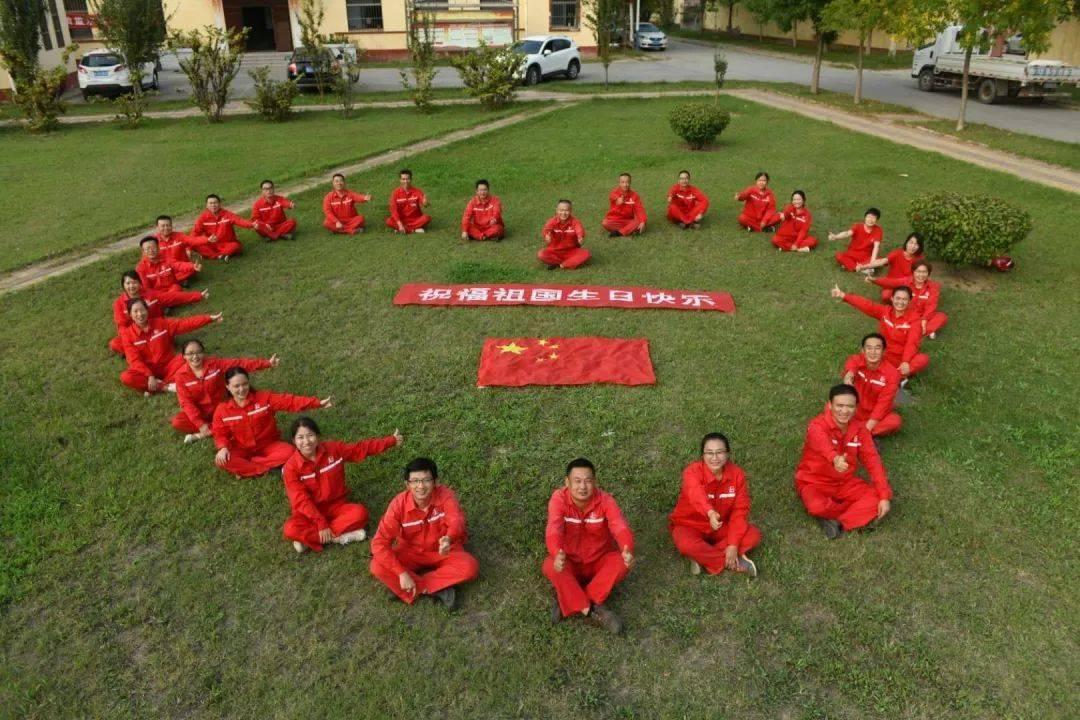 一辆汽车从甲地开往乙地，平均每小时行80千米，四小时到达。返回时，平生每小时比原来快1/4，返回时？游戏画面
