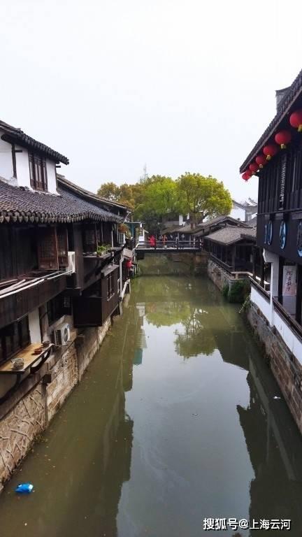古怪巫师逃离村庄