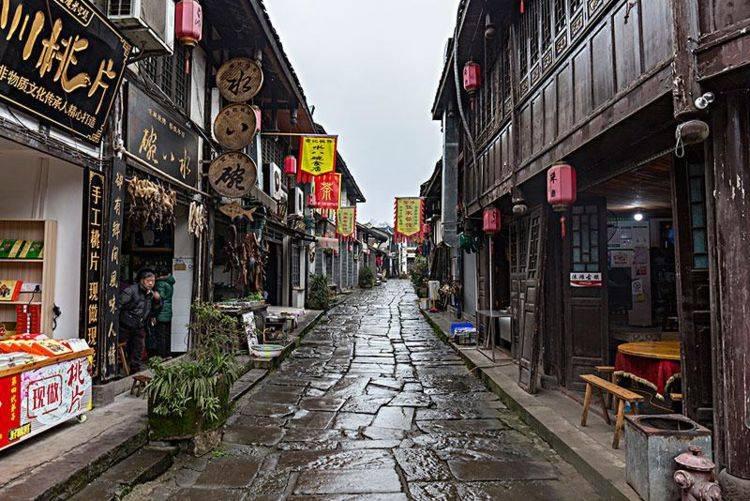 王莉霞暗访检查“九小场所”和人员密集场所消防安全工作